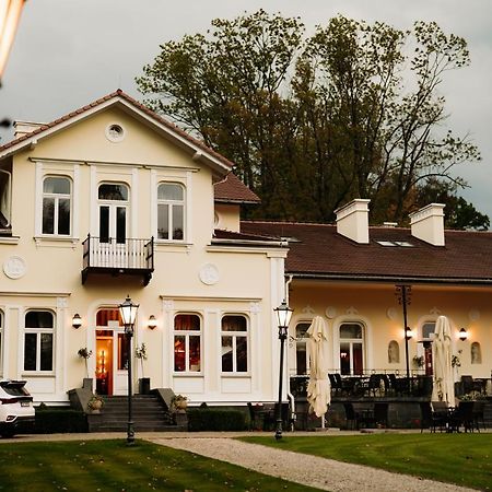 Dwor Na Wolicy Hotel Дебица Екстериор снимка