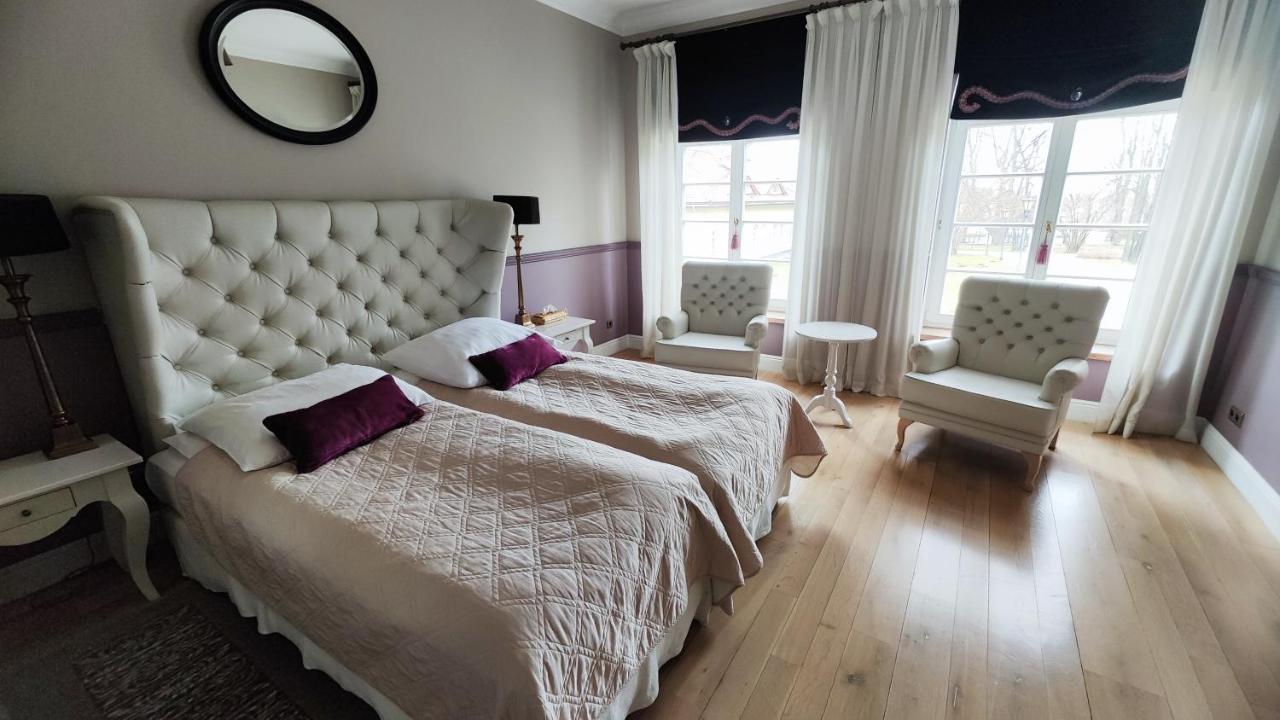 Dwor Na Wolicy Hotel Дебица Екстериор снимка