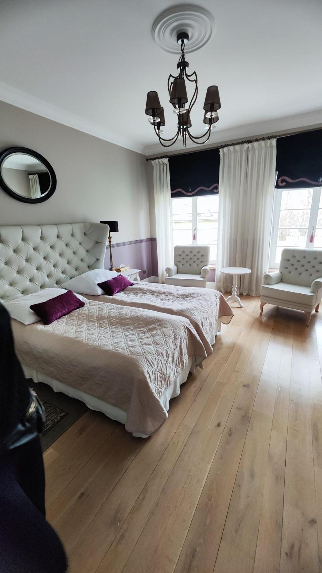 Dwor Na Wolicy Hotel Дебица Екстериор снимка