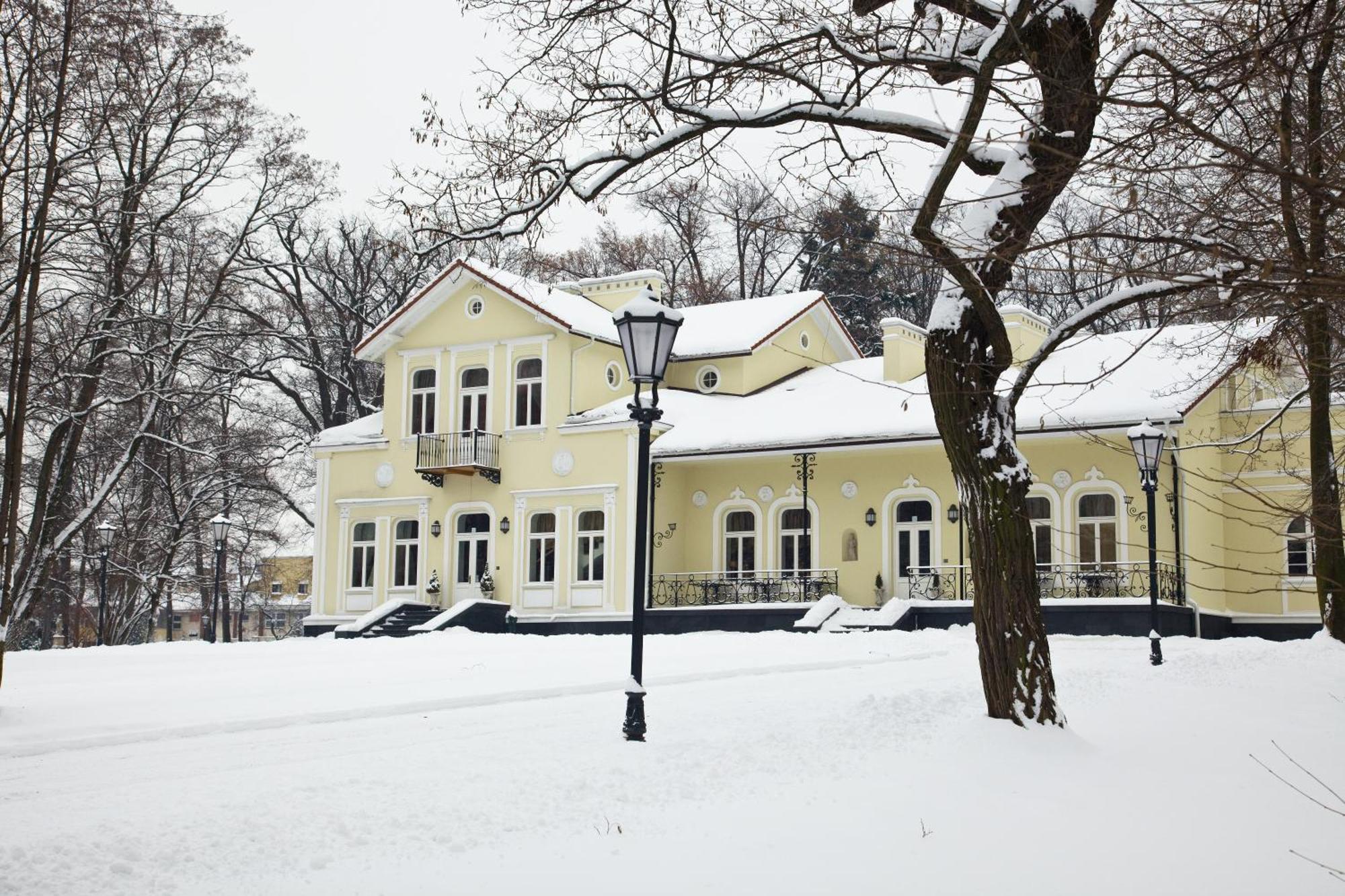 Dwor Na Wolicy Hotel Дебица Екстериор снимка