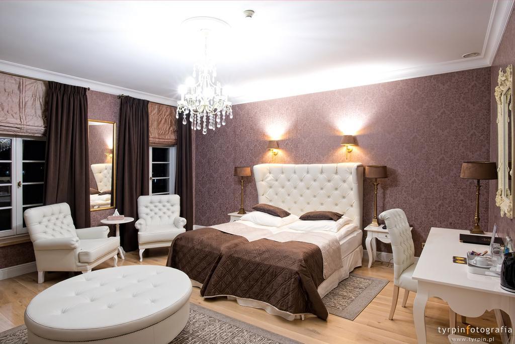 Dwor Na Wolicy Hotel Дебица Екстериор снимка