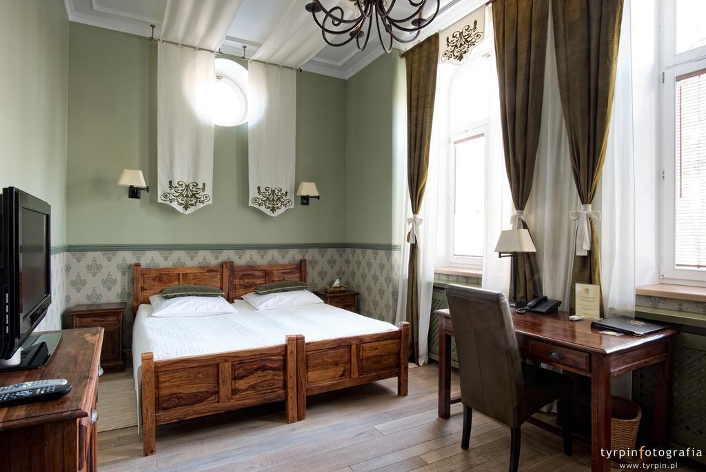 Dwor Na Wolicy Hotel Дебица Екстериор снимка