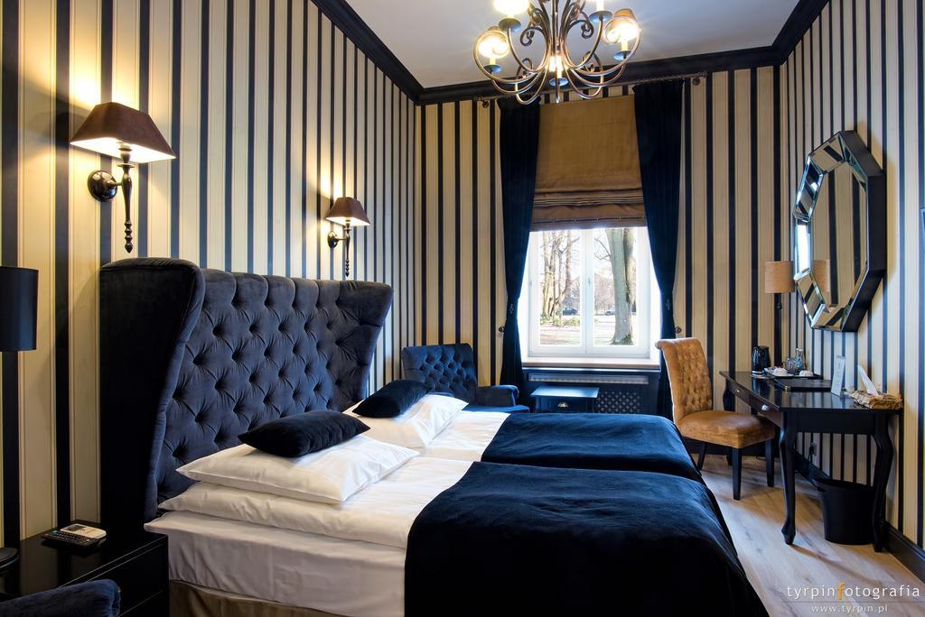 Dwor Na Wolicy Hotel Дебица Екстериор снимка