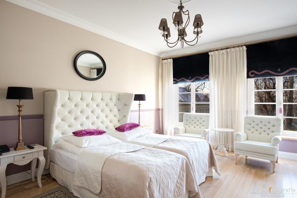 Dwor Na Wolicy Hotel Дебица Екстериор снимка