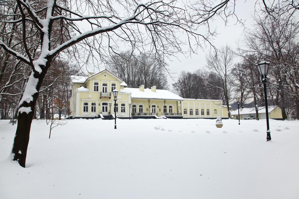 Dwor Na Wolicy Hotel Дебица Екстериор снимка