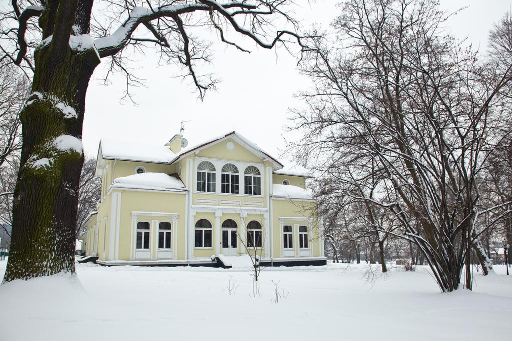 Dwor Na Wolicy Hotel Дебица Екстериор снимка