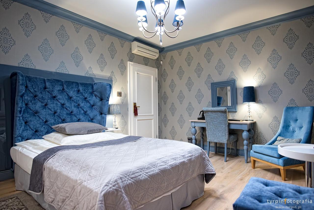Dwor Na Wolicy Hotel Дебица Екстериор снимка