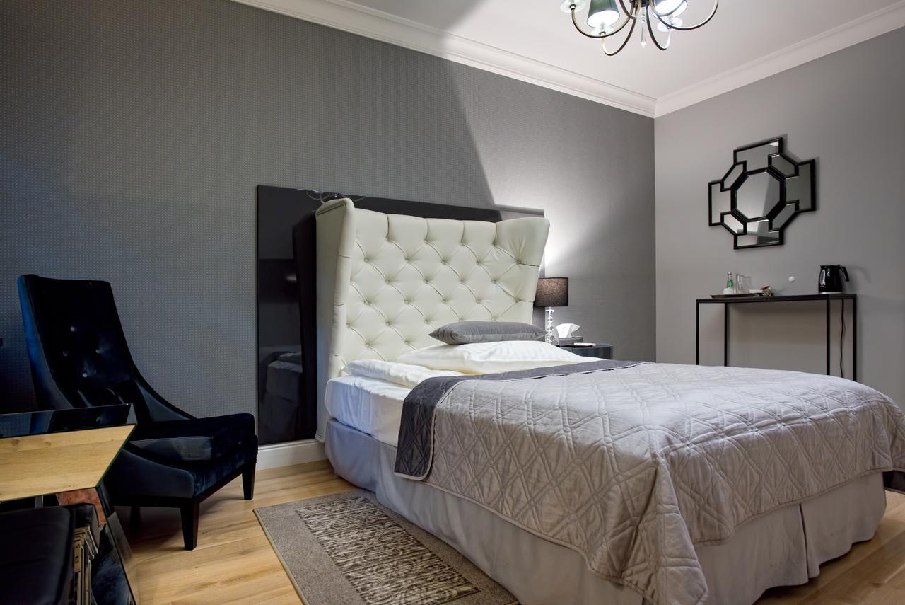 Dwor Na Wolicy Hotel Дебица Екстериор снимка